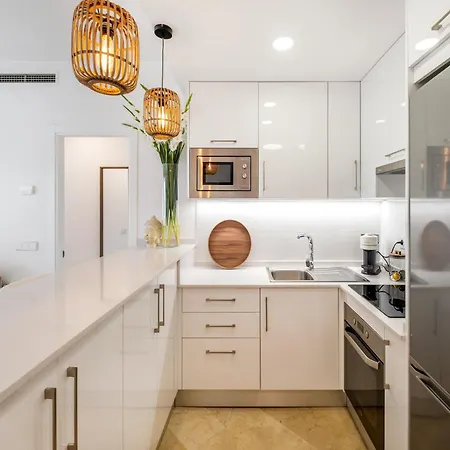 Seaside With Pool דירה *