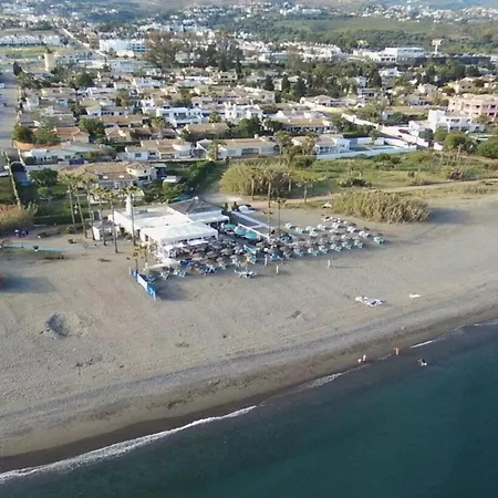 Seaside With Pool